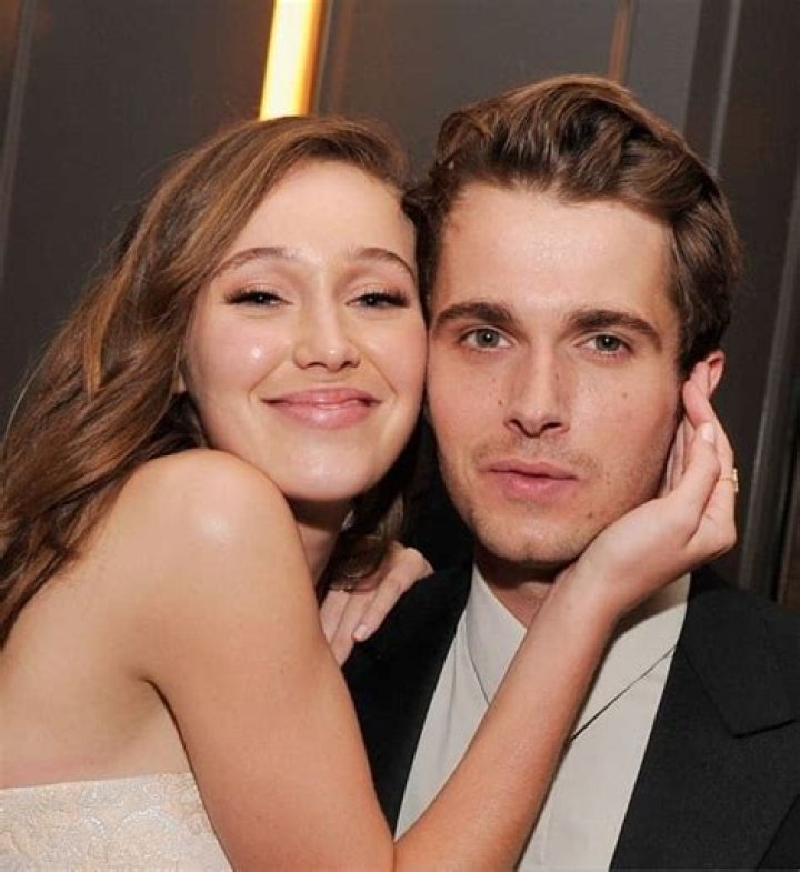 Alycia Debnam-Carey Boyfriend: Exploring Her Love Life, Career, and Personal Journey