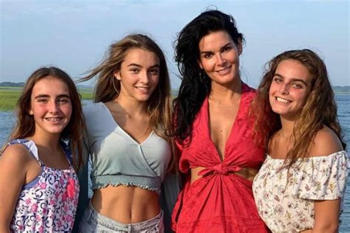Angie Harmon and Jason Sehorn: A Journey of Love, Success, and Dedication