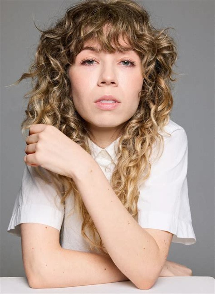 Jennette McCurdy in Hawaii: A Comprehensive Exploration